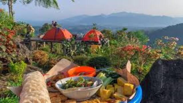 Santap di Tengah Sawah: Lesehan Ijo Daun, Kenikmatan yang Membuat Rindu